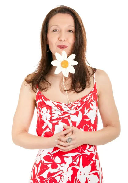 Frau mit Gänseblümchen — Stockfoto