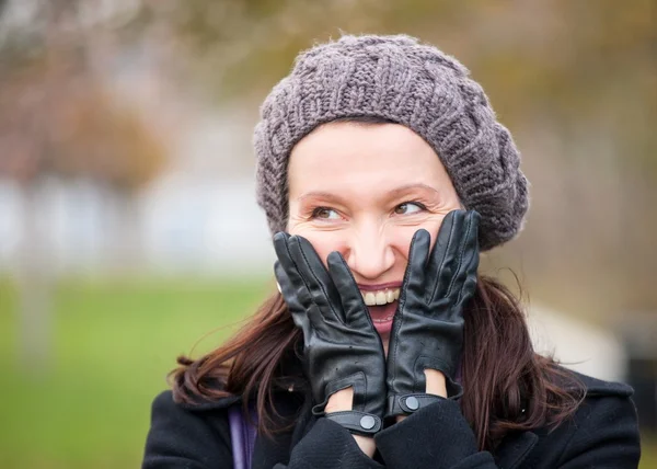 Vrouw portret in de winter — Stockfoto