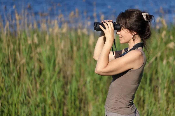 Kijken naar dieren in het wild — Stockfoto