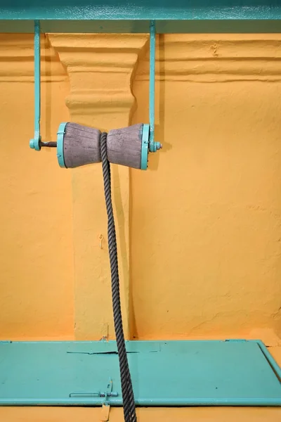 Well pulley in an indian temple, Malaysia — Stock Photo, Image