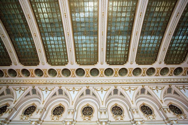 Rich decorated palace ceiling — Stock Photo, Image