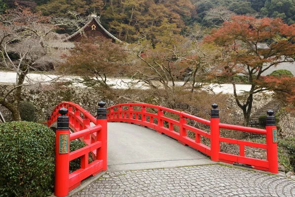 Puente japonés y templo —  Fotos de Stock