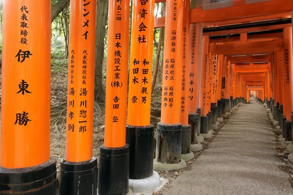 Túnel santuario fushimi Inari —  Fotos de Stock