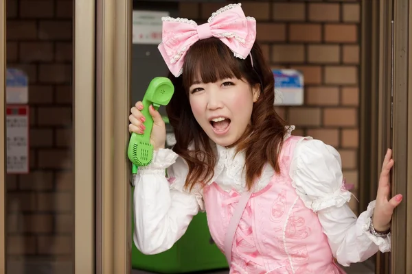 Japanse lolita openbare telefoon — Stockfoto