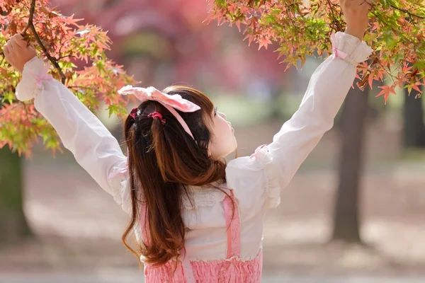 Lolita in park — Stockfoto