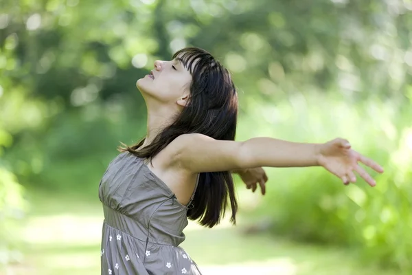 Adolescente in natura — Foto Stock