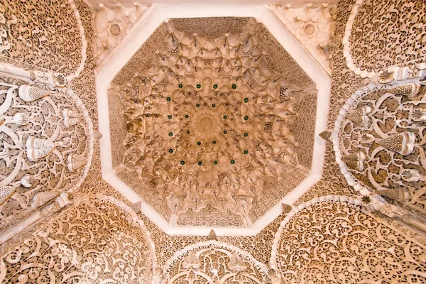 Plafond orné arabe — Photo