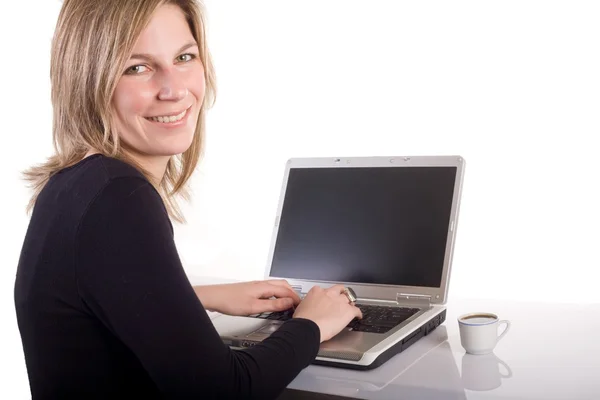 Vrouw en laptop — Stockfoto