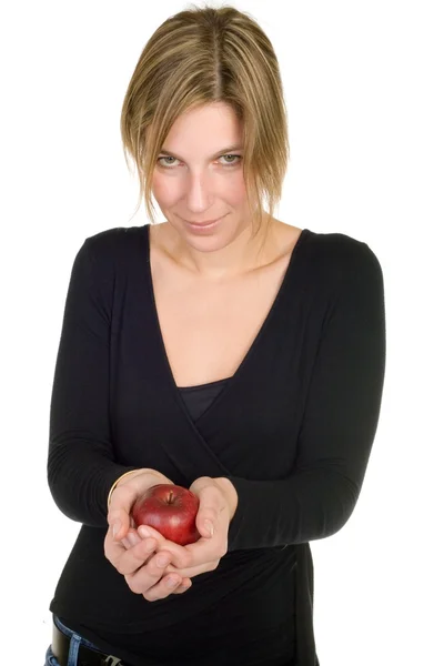 Γυναίκα που κρατά κόκκινο μήλο — Φωτογραφία Αρχείου