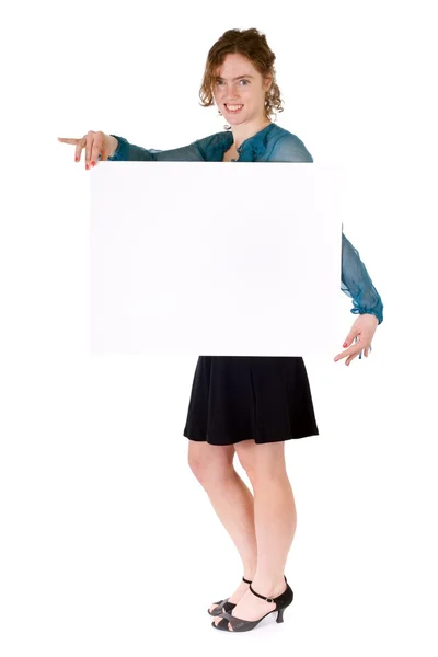 Женщина представляет рекламный щит — стоковое фото