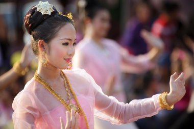 kadın dansçı Tay Festivali