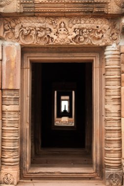 Khmer tapınak girişi