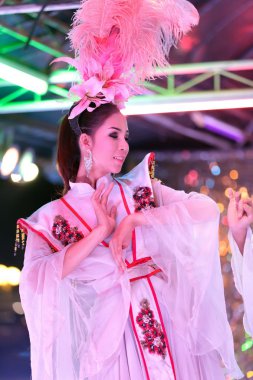 ladyboy dans