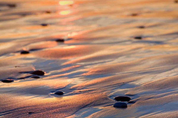 Puesta de sol en la orilla del mar —  Fotos de Stock