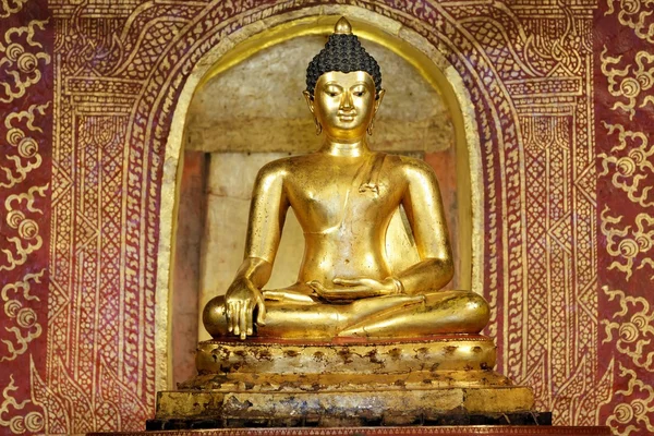 Altın buddha — Stok fotoğraf