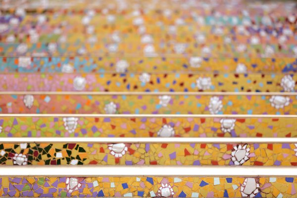 красочные керамические лестницы
