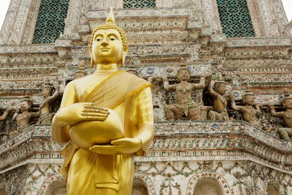 Statua di buddha dorata — Foto Stock