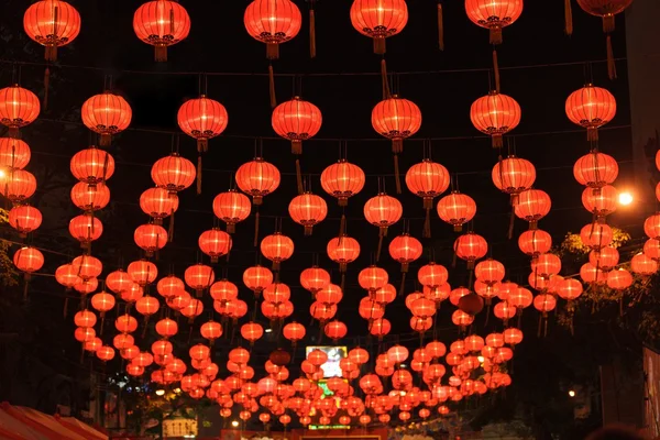 Lanterne chinoise dans la rue — Photo