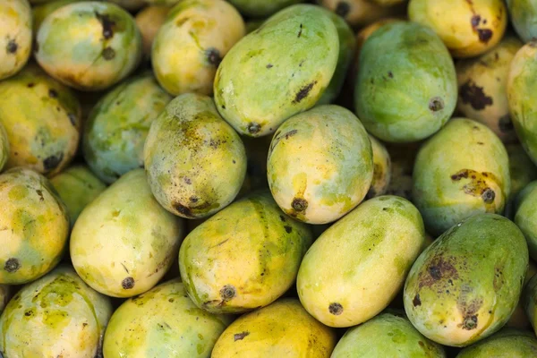 Mango's op de markt — Stockfoto