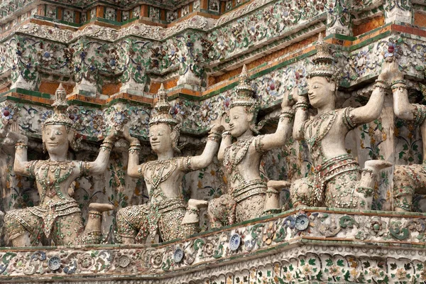 Thais Boeddhistische beeldhouwkunst — Stockfoto