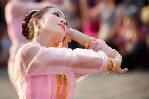 Bailarina tailandesa en festival — Foto de Stock