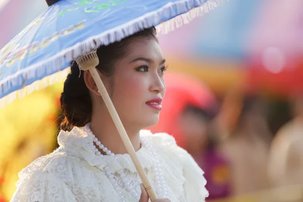 Geleneksel giysiler içinde Taylandlı kadın — Stok fotoğraf