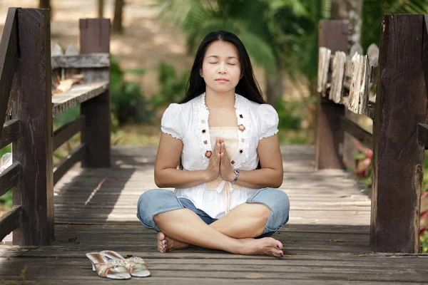 Yoga in nature — Stock Photo, Image