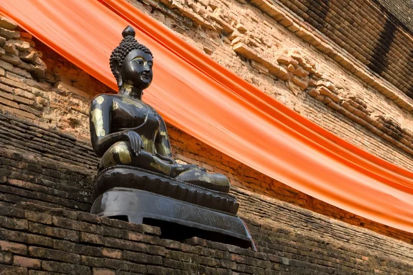 Mörka buddha staty — Stockfoto