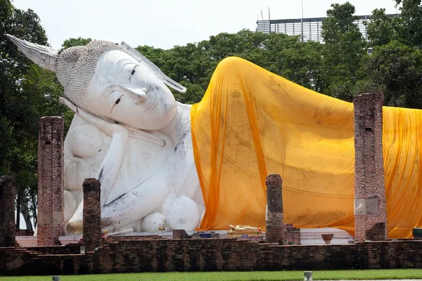 Grande reclinabile buddha — Foto Stock