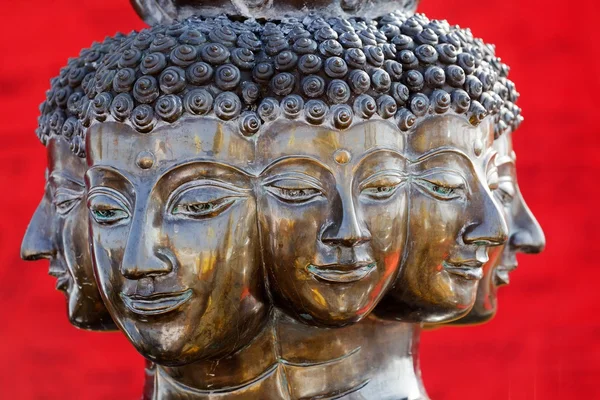 Многоголовый Будда — стоковое фото