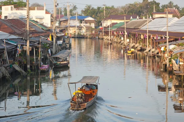 Amphawa mercado flotante en Tailandia —  Fotos de Stock