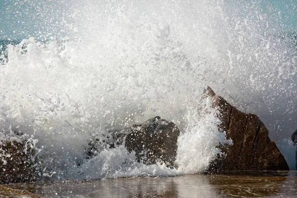Güçlü okyanus dalgası — Stok fotoğraf