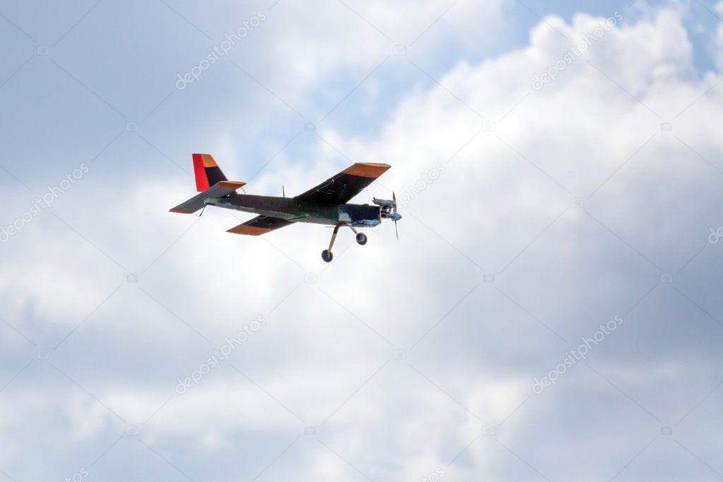 army uva plane flying