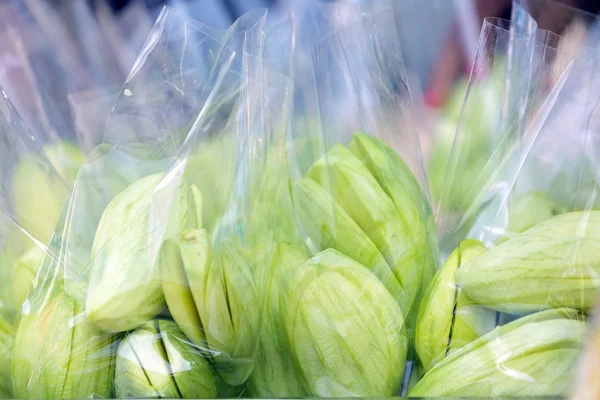 Färsk grön mango — Stockfoto