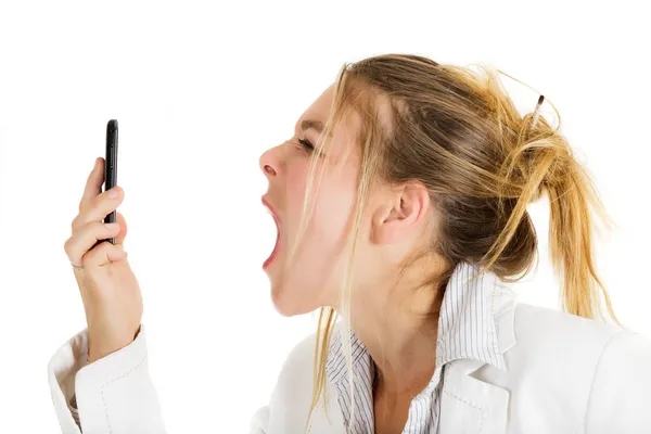 furiosa mujer llamando