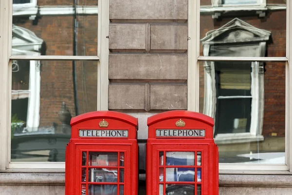 Traditionelle londoner Telefonzellen — Stockfoto