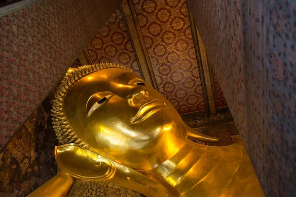 Golden Buddha head — Stock Photo, Image