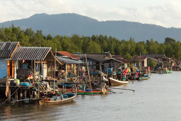 Villaggio di pescatori thailandese — Foto Stock