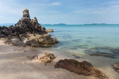 kayalık tropikal kıyı şeridi