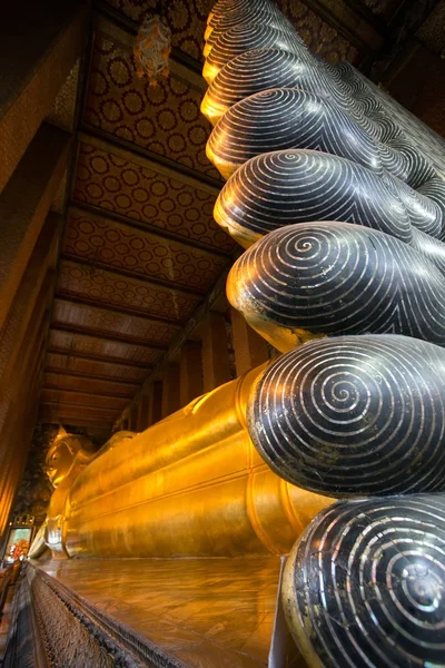 Jätteliggande Buddha — Stockfoto