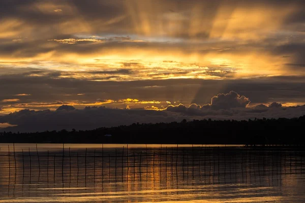 Pôr do sol tropical dramático — Fotografia de Stock