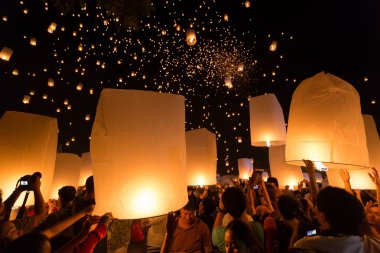 Yüzer fenerler başlatılması