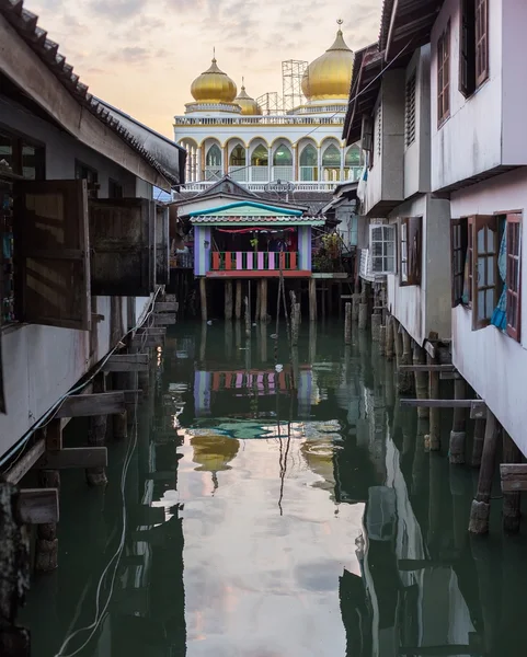 Mosque in floating village — Stock Photo, Image