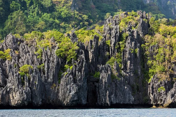 Acantilado de piedra caliza en Palawan — Foto de Stock