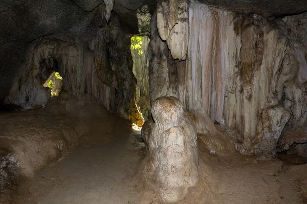 Dentro de uma caverna — Fotografia de Stock