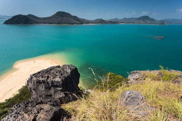 Praia tropical selvagem — Fotografia de Stock