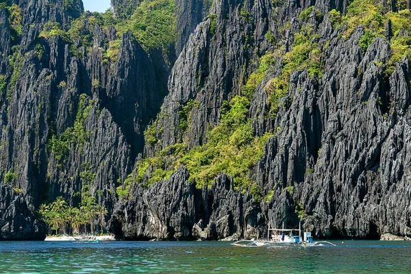 Limestone cliff in Palawan — Stock Photo, Image