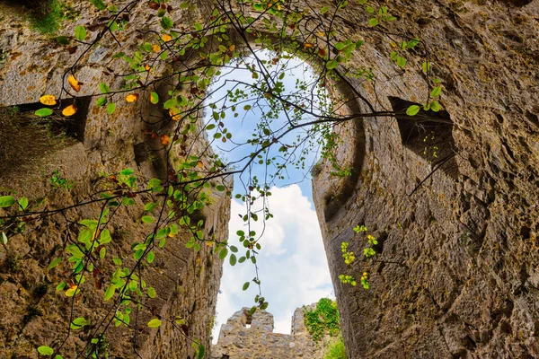 Uitzicht Naar Boven Ruïnes Van Het Middeleeuwse Kasteel Puilaurens Kathare — Stockfoto