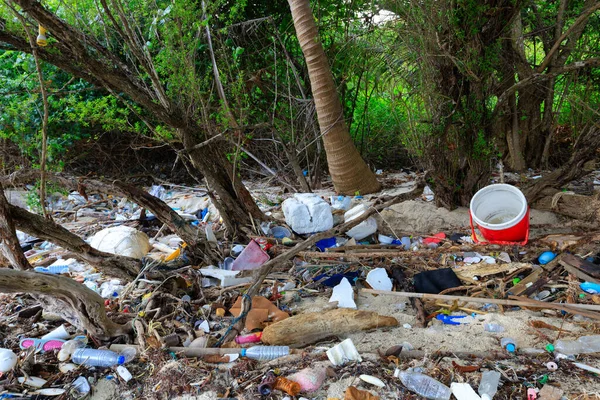 Belangrijke Kunststofvervuiling Een Strand Eiland Thailand — Stockfoto