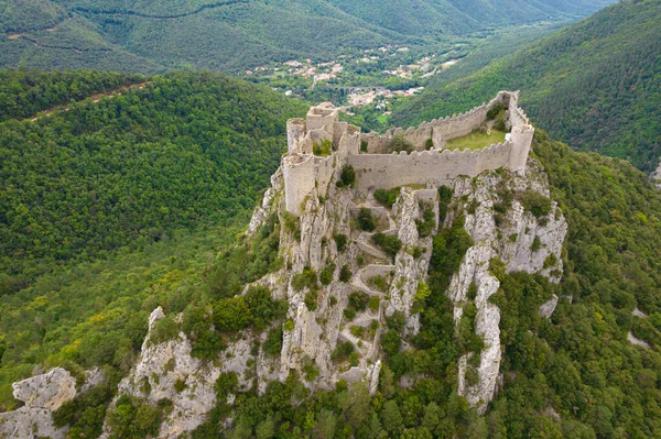 Fotografia Aérea Mostrando Castelo Medieval Puilaurens Nas Montanhas Dos Pirenéus — Fotografia de Stock
